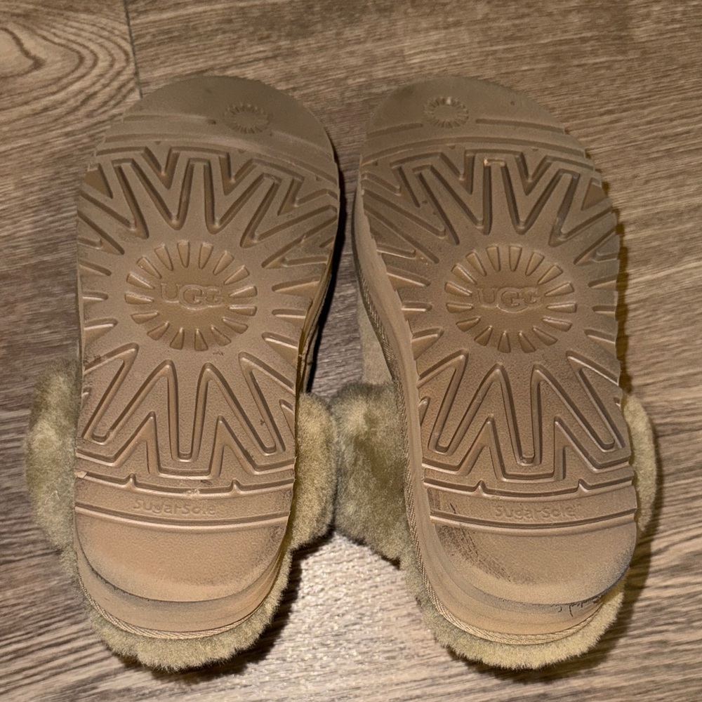 Cozy Tan UGG Fur-Lined Slippers - Picture 4 of 6